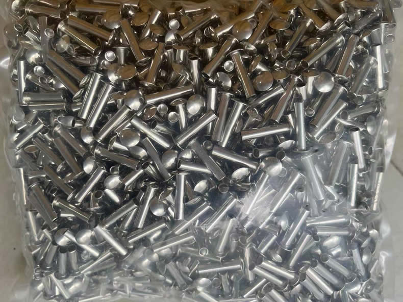 Nuote Metals toimittaa puoliputkimaisia ​​niitit Meksikoon – kokoontaitettavia huonekaluja varten, 24h suolaspray hyväksytty