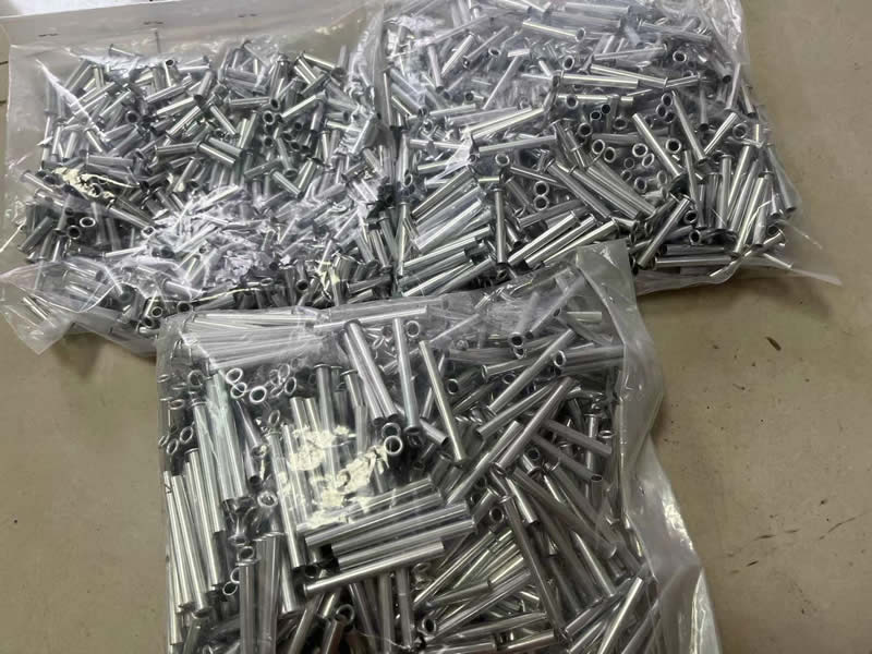 Nuote Metals toimittaa alumiiniputkiniittejä – kolme kokoa käsityö- ja koristesovelluksiin