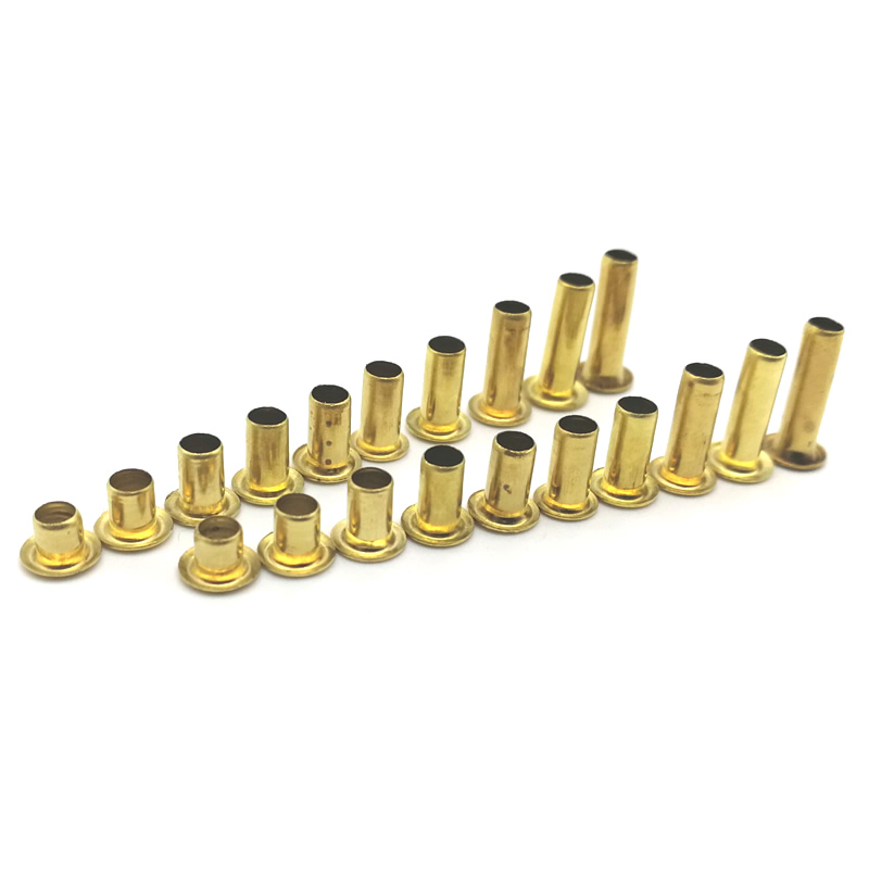 Pienet messinkisilmukat