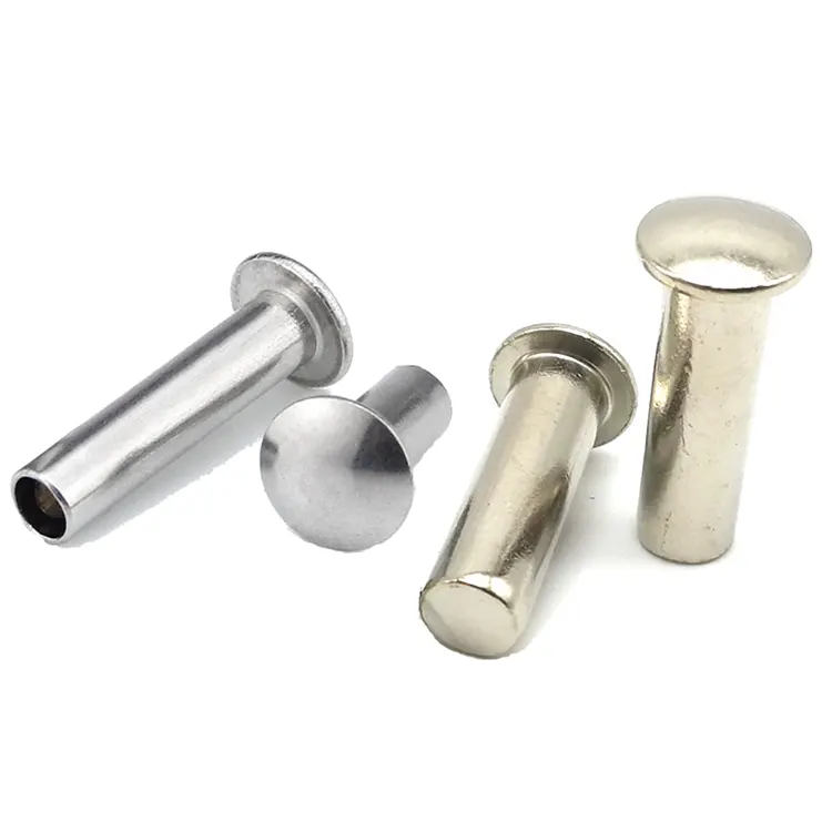 Teräslevyn pään niitit